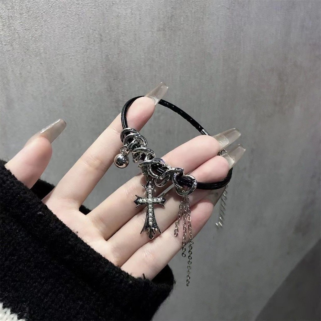 กำไลข้อมือ PU ไม้กางเขน เหล็กสีดำสไตล์ Y2K เครื่องประดับสุดเท่สไตล์สาวฮอต เครื่องประดับสไตล์พังก์ ดีไซน์เฉพาะกลุ่ม