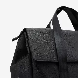 Decathlon 15L Water-Repellent Backpack With Laptop Compartment เป้สะพายหลังความจุ 15 ลิตร - Black