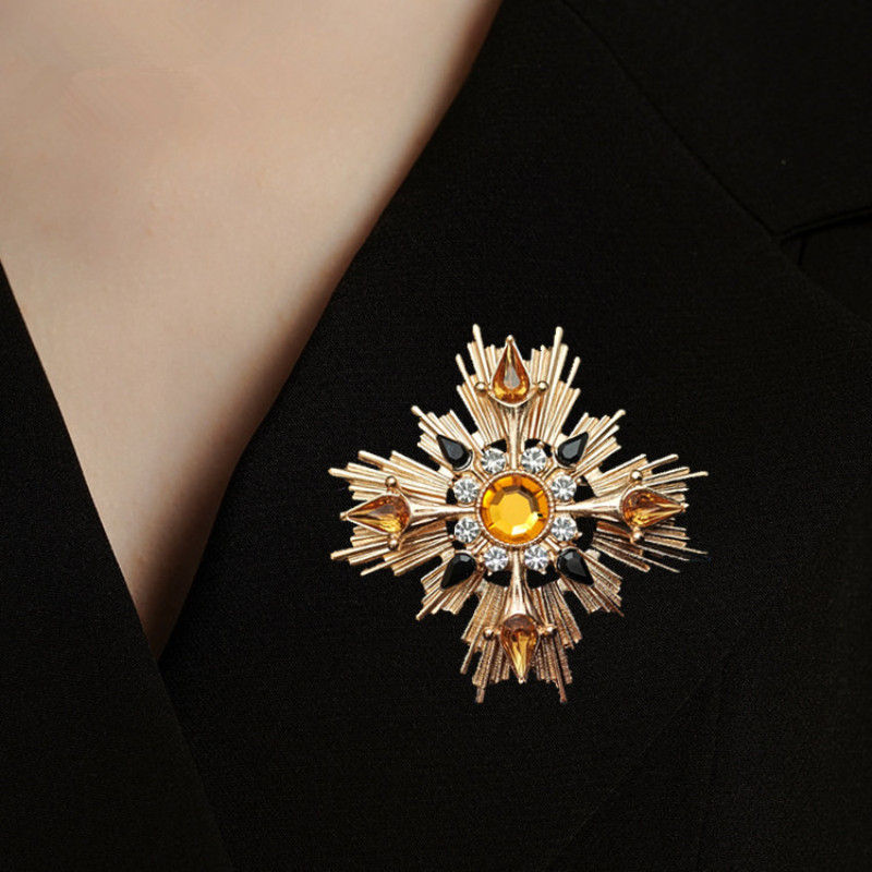 เข็มกลัดวินเทจสีทองประดับคริสตัล สำหรับเสื้อยกทรงของผู้ชายหรูหรา - รูปที่ 4