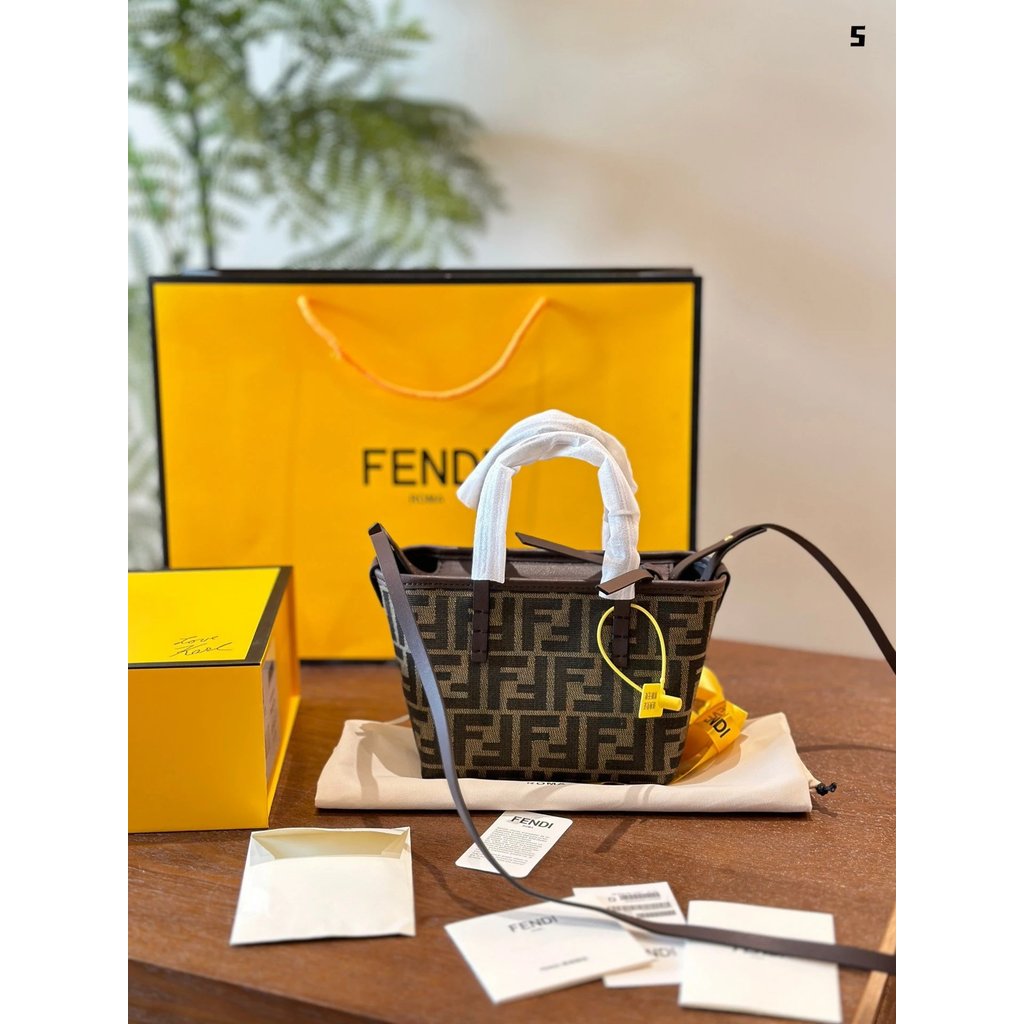 กล่องพับบรรจุภัณฑ์ fendi mini roll Old Flower Fendi ตะกร้าผัก Messenger Bag กระเป๋าสะพายกระเป๋าถือไม