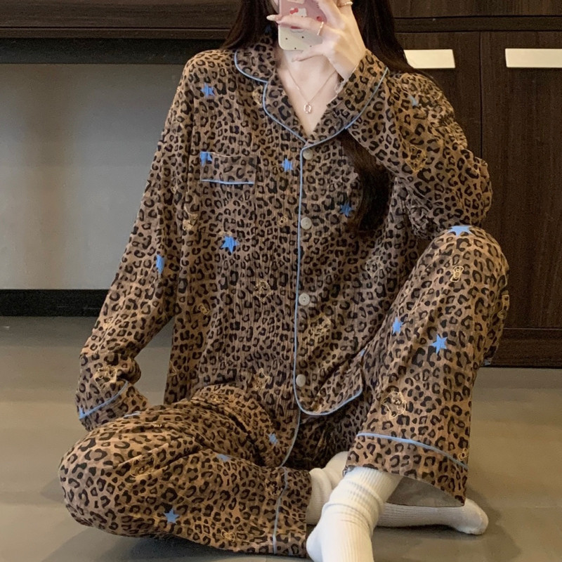 เสือดาวพิมพ์ดอกไม้ผ้าย่นแขนยาวเสื้อผ้าบ้านชุดนอนสตรีชุด