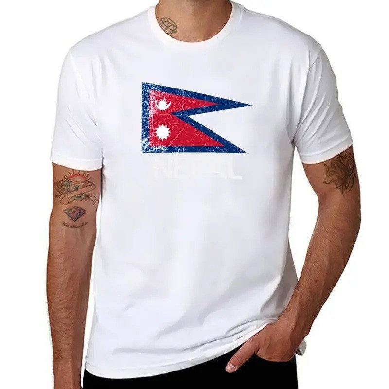เสื้อยืดผู้ชายDesigned with Nepal Flag | ของขวัญ retro Made in Nepal