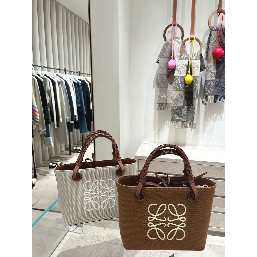 กระเป๋าโท้ต Anagram Series ออกแบบมาสำหรับผู้หญิง