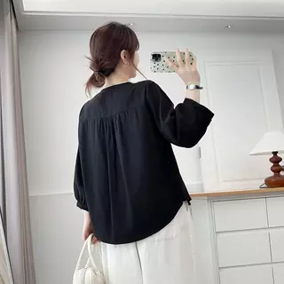 Red Berry เสื้อเบลาส์แขนสามส่วนแต่งลูกไม้สไตล์เกาหลีสำหรับผู้หญิง ระบายอากาศได้ดี W747