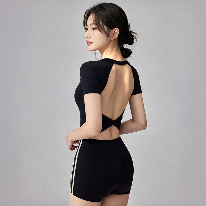 คอลูกเรือข้ามหลังลายชุดโยคะแผ่นในตัวนุ่มระบายอากาศกางเกงขาสั้นเอวสูงออกกําลังกายทุกวันออกนอกบ้านสร้าง2ชิ้นชุด
