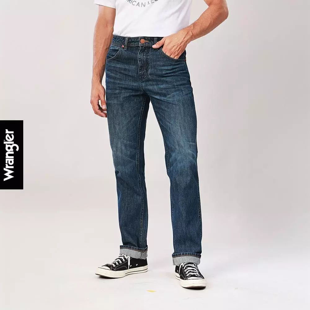 WRANGLER กางเกงยีนส์ผู้ชาย คอลเลคชั่น Wrangler Legends เอวกลาง ทรงตรง รุ่น WR S126MMWZN02 สียีนส์กลาง