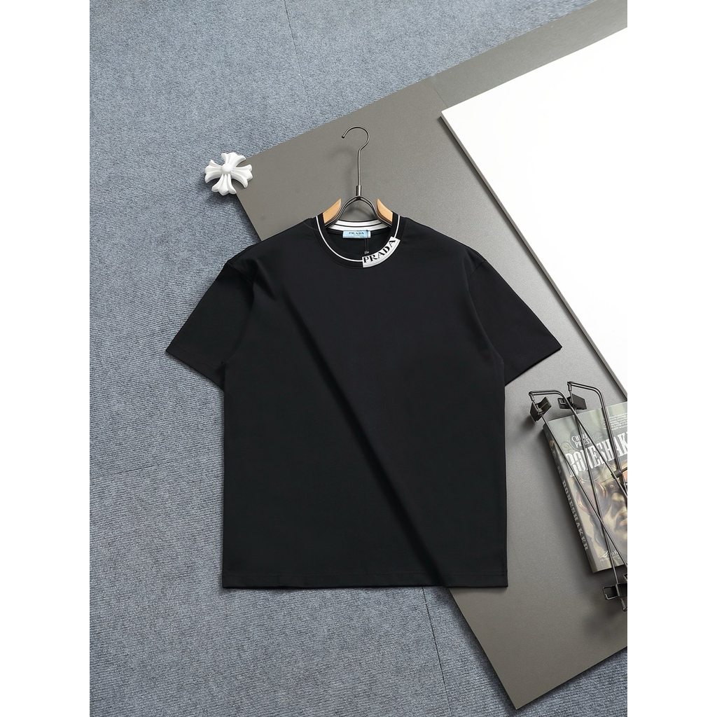 Prada/Prada 2026 เสื้อยืดคอกลมแขนสั้นสไตล์คู่ผู้ชายผ้าฝ้าย 100% ที่กําหนดเองร่วมแบรนด์หนา Impervious