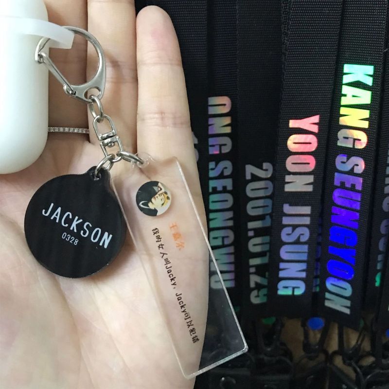 สินค้าคนดัง REGOGO JACKSON Wang Jiaer Weibo ข้อความยาวพวงกุญแจอะคริลิค Airpods แขวนคนดัง 9.3