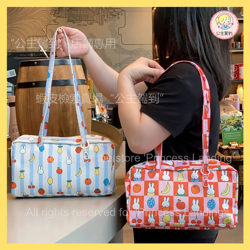 miffy x BAGGU รูปแบบพิมพ์เต็มรูปแบบไนล่อนโบว์ลิ่งกระเป๋าสีฟ้าลายสีส้มสีแดงลายสก๊อตแสงแฟชั่นกระเป๋าสะพายน่ารักสดกระเป๋าหิ้วทุกการแข่งขันพร็อพกระเ