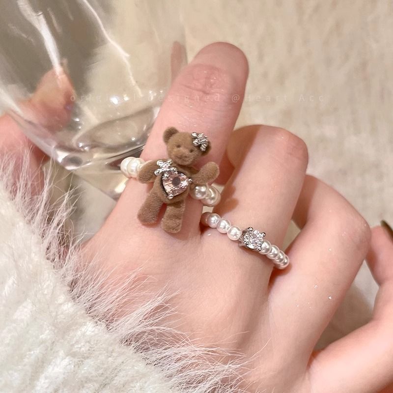เครื่องประดับสร้อยคอยาวและแหวนจากแบรนด์YVMIN มีการออกแบบมุกหมีสไตล์แฟชั่น