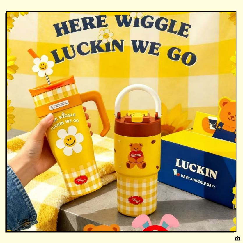 Luckin Coffee &Wiggle Wiggle ถ้วยเก็บความร้อน, แก้วถ้วยสแตนเลสเปลี่ยนสี Dopamine, สติ๊กเกอร์ตู้เย็นแ