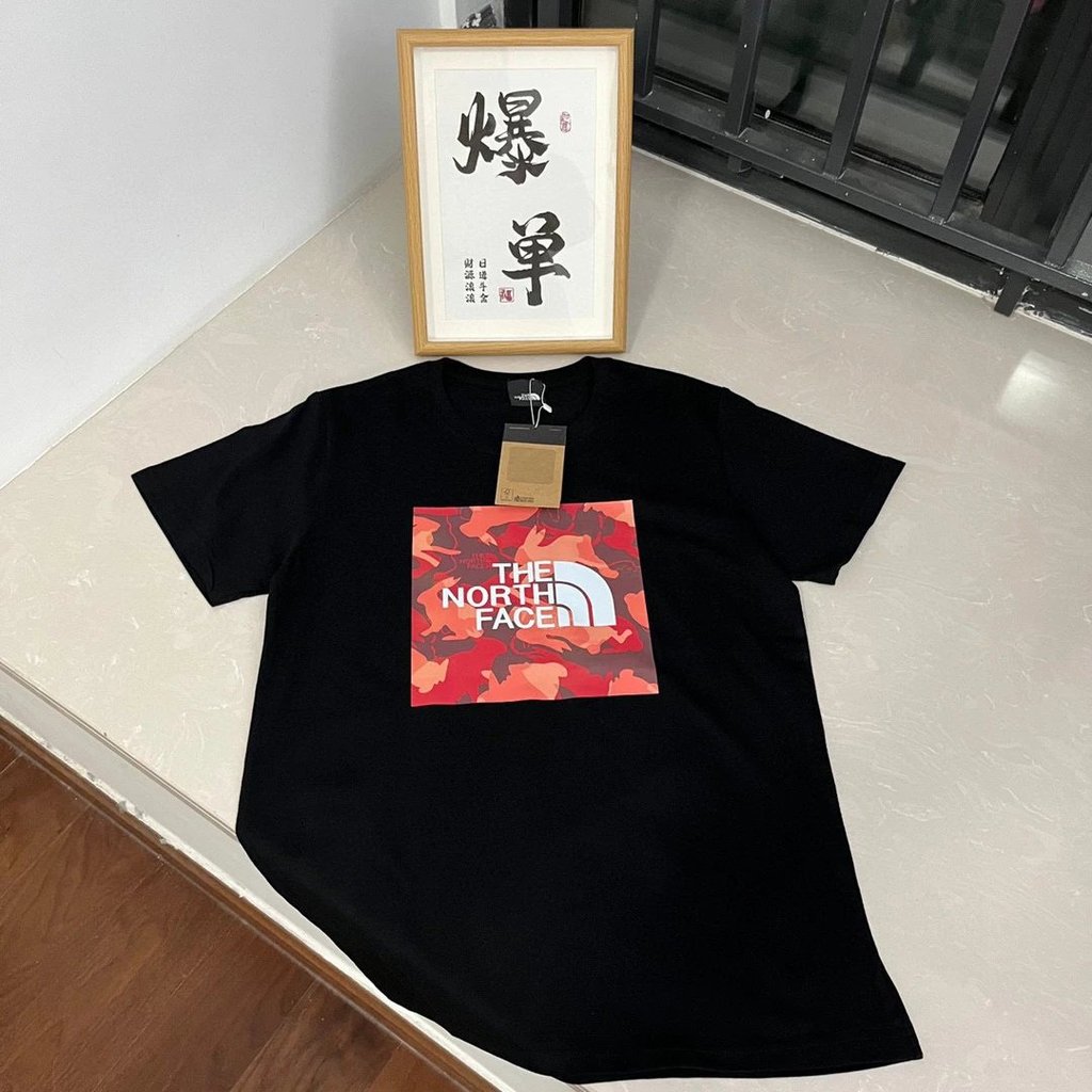 The North Face เสื้อยืดแขนสั้น สำหรับทั้งผู้ชายและผู้หญิง (ของแท้)