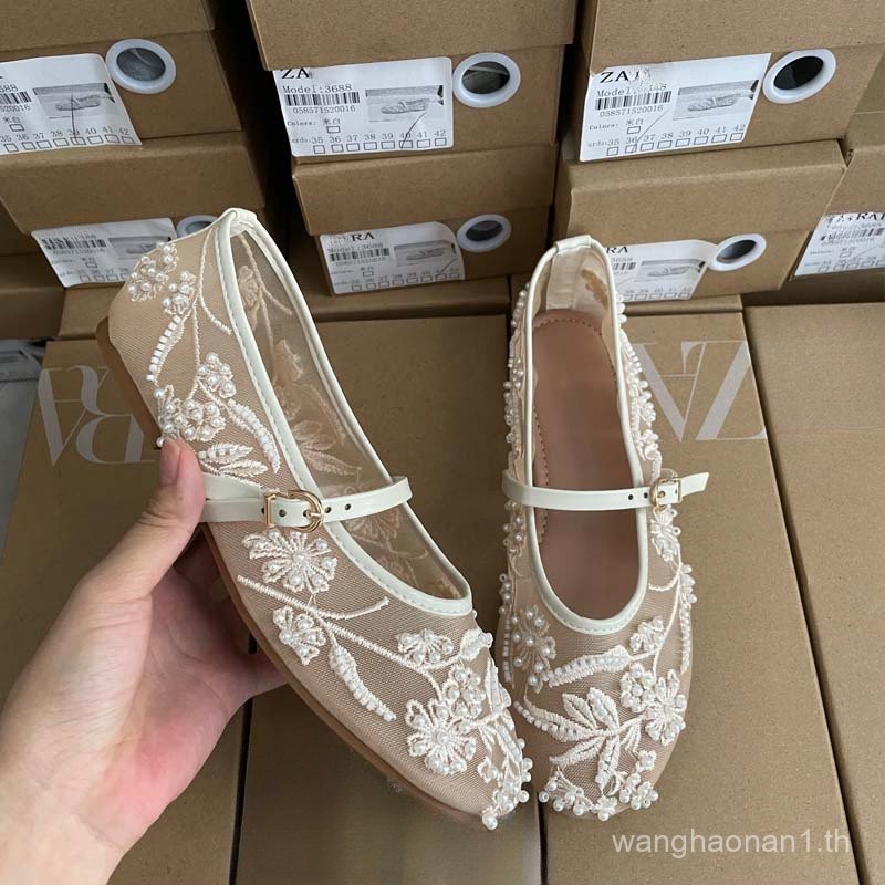 [ข้อเสนอเวลา จำกัด ] 2025 รองเท้าสตรีแบนใหม่ รองเท้าบัลเล่ต์ตาข่ายปักมุกเทียมสีขาว MN201
