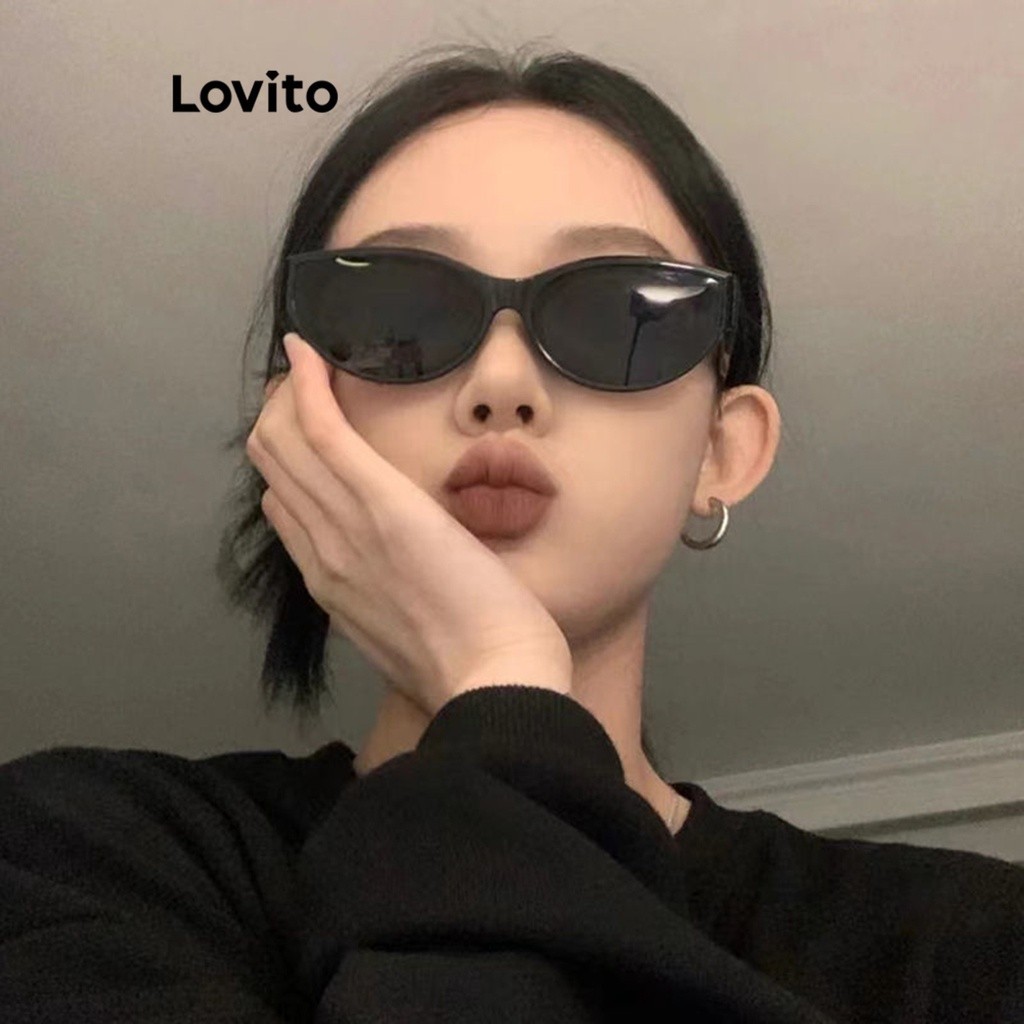 (แคชชวล) Lovito แว่นกันแดดผู้หญิง ทรงแคทอาย สีพื้น สไตล์ LFA08707 (สีดำ)