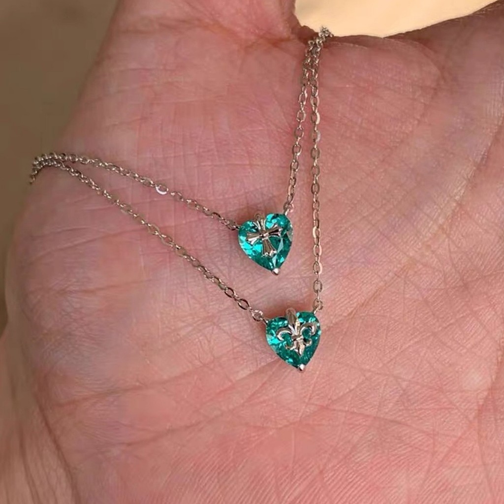 Paolly สี Iris Love Heart สร้อยคอหญิงยุคกลาง Ventag หรูหรา Niche Design Clavicle Chain 26.. 8CTE