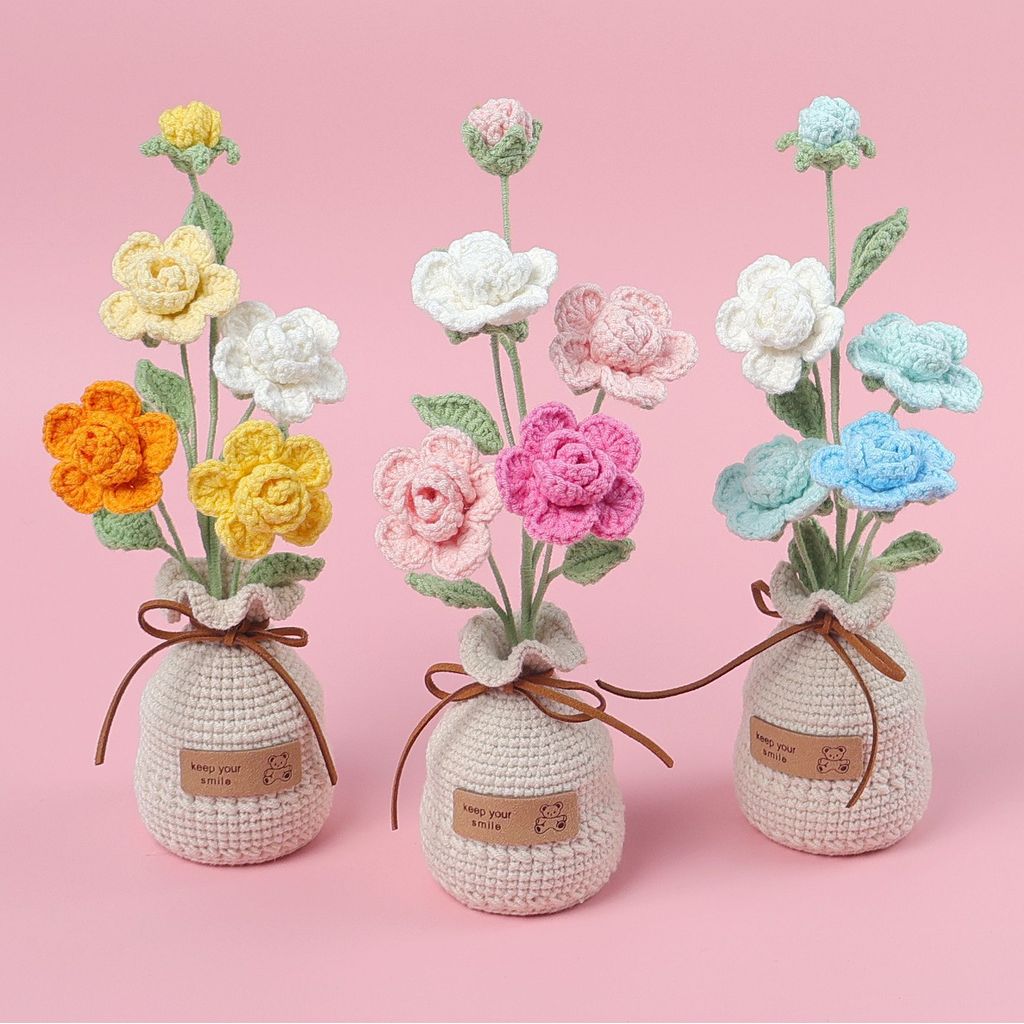 สําเร็จรูปมือโครเชต์ตุ๊กตาบาร์บี้กุหลาบกระถางบ้านฟู成品手工钩ถักถัก比玫瑰盆栽家居装饰玫瑰真花桌面10299jhsp