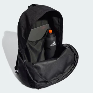 Adidas กระเป๋าเป้ Classic Daily Classic 3 Bar ทนทาน สายปรับได้ น้ำหนักเบา สีดำ ทำจากวัสดุรีไซเคิล