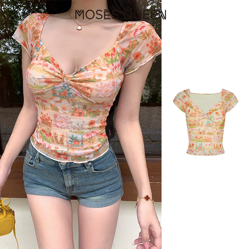 MOSESQUEEN เสื้อยืดแขนสั้นคอวีพิมพ์ลายดอกไม้สีน้ํามันแขนบานเล็กเป็นเสื้อตัวสั้น #63757