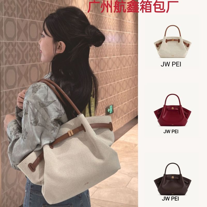 JW PEI Dumpling Bag Hana Size French Niche Design กระเป๋าจีบสไตล์ใหม่ Tote Bag