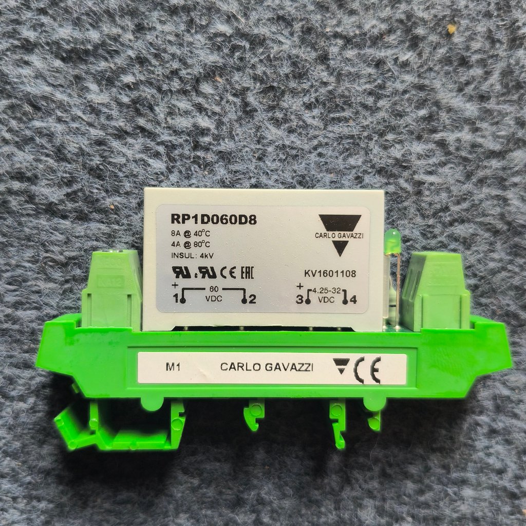 R RP1D060D8M1 Swiss Jiale DC Control DC 8A พร้อมฐาน Solid State Relay ปีใหม่ 26 ปี