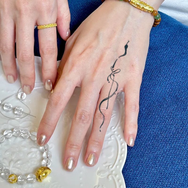 Black Snake Herbal Tattoo Sticker High-value Butterfly กันน้ํากึ่งถาวร Creative สมจริง Tattoo Finger