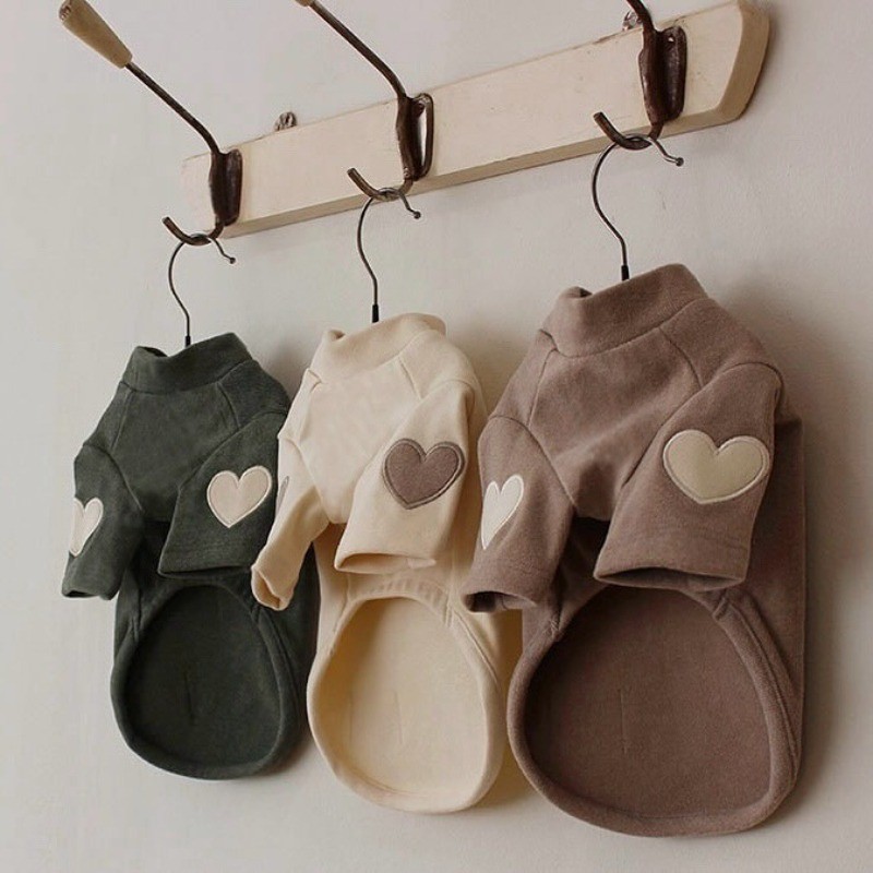 เสื้อผ้าสุนัข ฤดูหนาวเสื้อความร้อนสุนัขขนาดเล็กแมวปักเสื้อกันหนาวหมวกกับหัวใจออกแบบสัตว์เลี้ยงแฟชั่นชุด