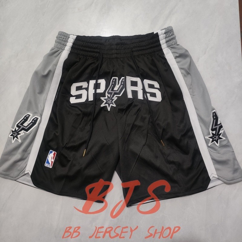 กางเกงขาสั้นบาสเก็ตบอล San Antonio สีดำสีเทา ระบายอากาศได้ดีและแห้งเร็ว เหมาะสำหรับเล่นกีฬากลางแจ้ง