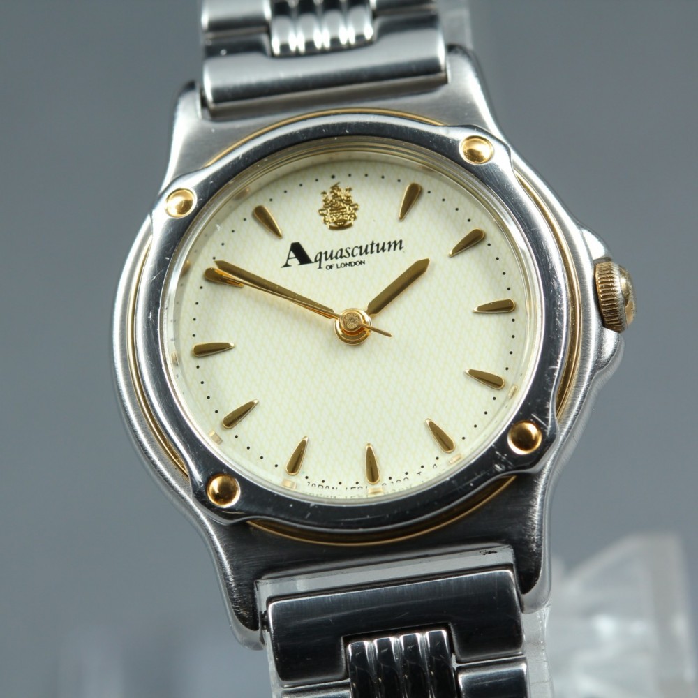 Near MINT SEIKO Aquascutum of London 1F21-0F40 White Quartz 21mm Ladies Watch