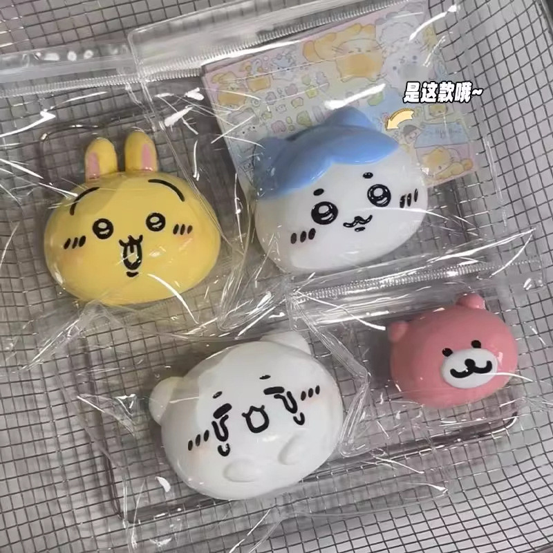 สกุชชี่ Chiikawa นุ่มนิ่มบีบเพลิน เลือกลายอุซางิ ฮาจิวาเระ และชิคาวะ ไอเทมน่ารักที่แฟนๆ เห็นแล้วใจละลาย