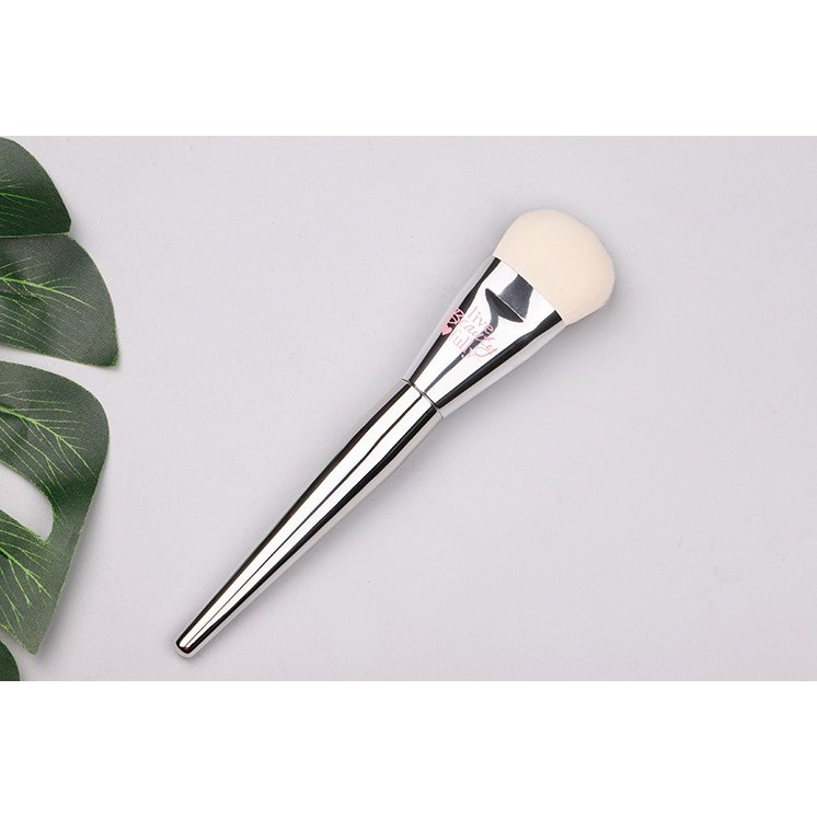 IT แปรงแต่งหน้า Bevel Foundation Brush Liquid Foundation Brush BB Cream Brush Foundation Tool Basic 
