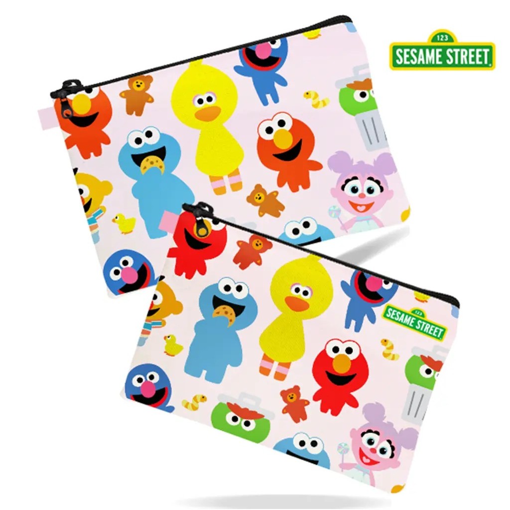 (Tech Inspire) : SST4-กระเป๋าอเนกประสงค์ A4 : Sesame Street  Baby Family A4 Multipurpose Zipper Bag 