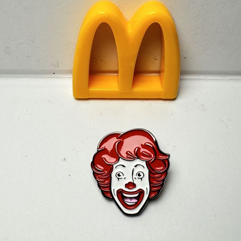 McDonalds ยี่ห้อใหม่ 30th Anniversary ลุงเชียงใหม่ Avatar Badge Pins คอลเลกชันป้ายที่ระลึกป้ายเครื่อ