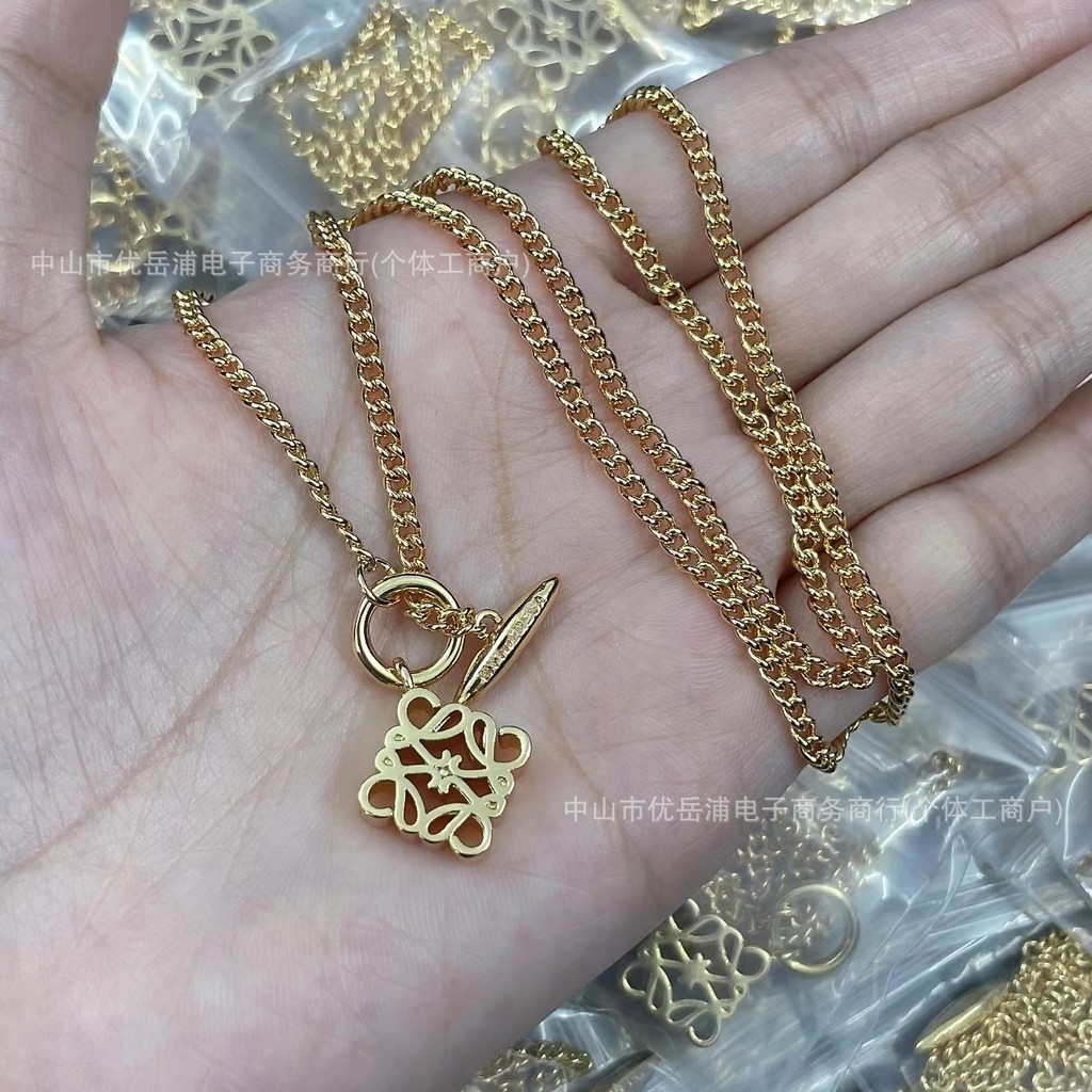R ขวารุ่น Luoweis Home Ruyi Knot Mooncake สร้อยคอหญิงจีน Knot Hollow OT หัวเข็มขัด Clavicle Chain หญ