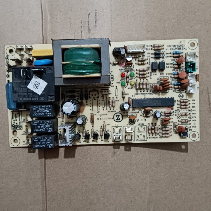 แผงควบคุมเครื่องทำน้ำร้อนพลังงานอากาศ CHIGO รุ่น TH238BZ001-M