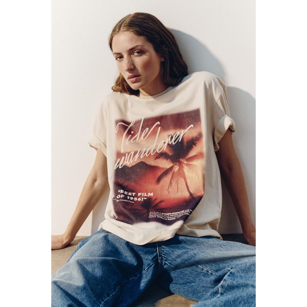 H&M(เอชแอนด์เอ็ม) เสื้อยืดโอเวอร์ไซส์พิมพ์ลาย ผู้หญิง 1351671_1