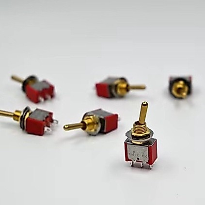 สวิตช์โยก 6มม. รุ่น MTS-102 สีเงิน-สีทอง 5A 125V รูปที่ 2