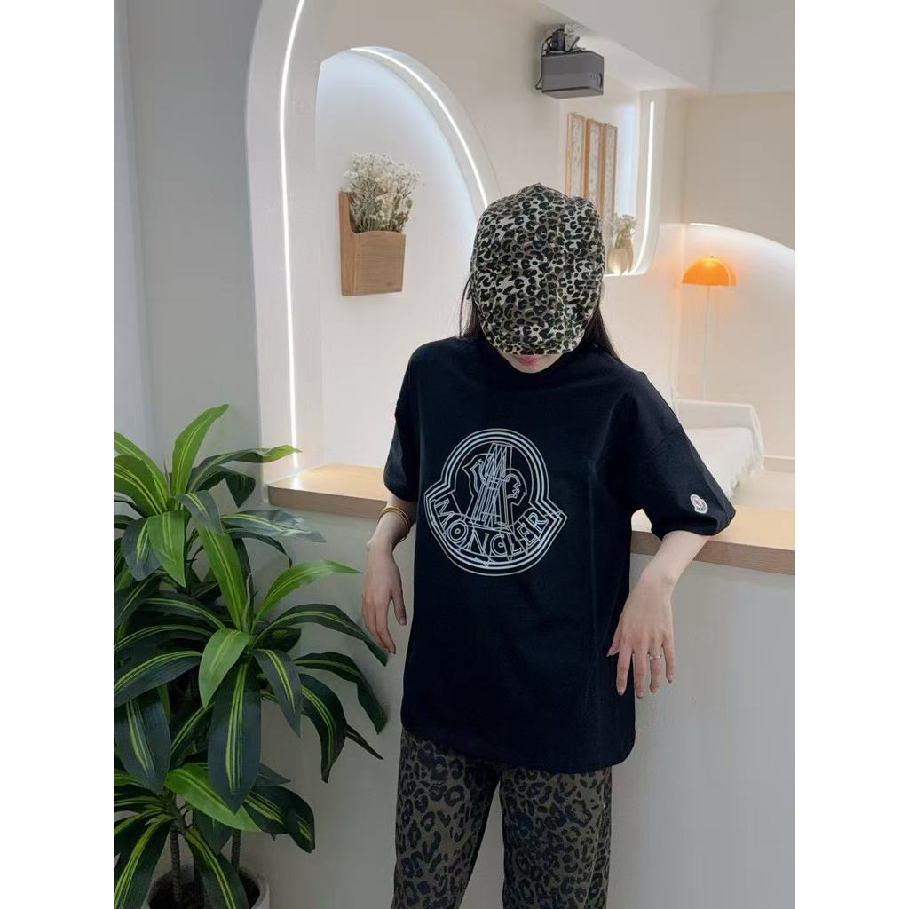 มอนเลอร์/มอนเลอร์/2026 คลาสสิกรอบคอแขนสั้นเสื้อยืดผู้ชายผู้หญิงสไตล์หลวมขนาดใหญ่เสื้อสวมหัวเกลียวหลว