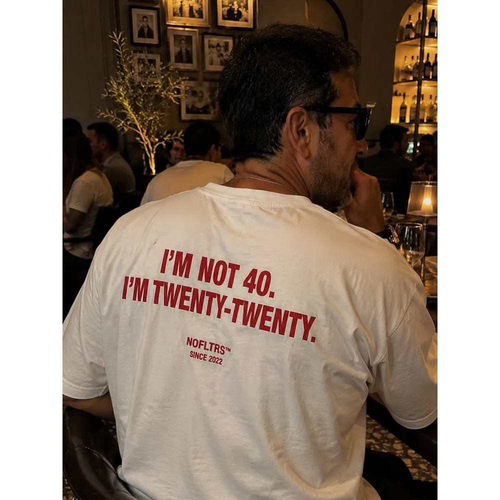 ฉันไม่ได้ 40 ฉัน Am Twenty เสื้อยืด Y2k อารมณ์ขัน 40th ของขวัญวันเกิด Streetwear เสื้อผ้าบุคลิกภาพ T