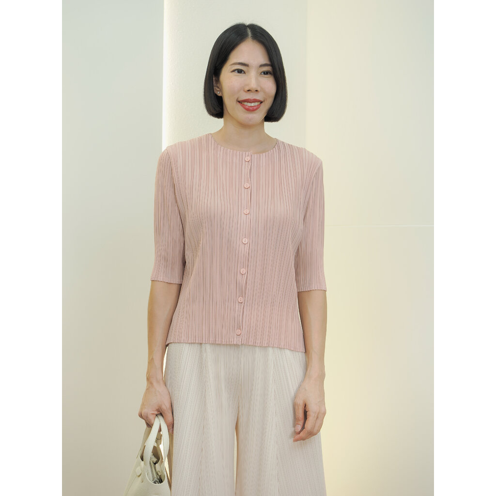 2MUAY รุ่น GJO11307 เสื้ออัดพลีท ROUND NECK BUTTON FRONT PLEATED TOP