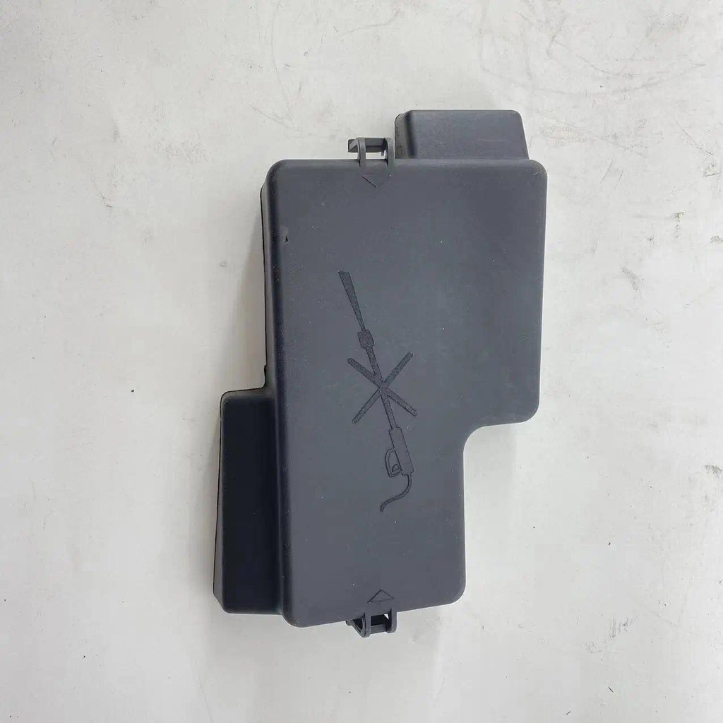 ฝาครอบกล่องฟิวส์สําหรับ BAIC D20 X25 X35 E130 E150auto ชิ้นส่วนตกแต่งรถยนต์