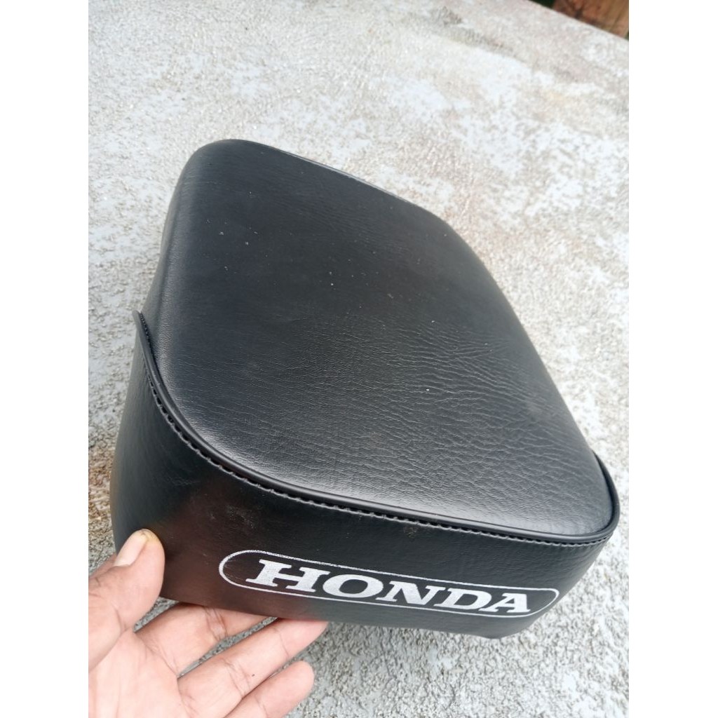 Honda C70 c50 กระบะหลังสีดํา
