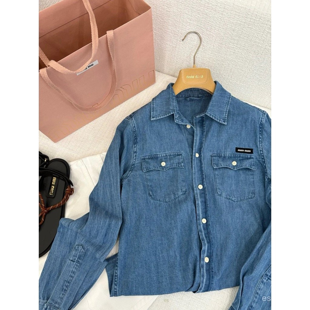 ONEONE2025 | MIUMI * เสื้อเชิ้ตยีนส์ปักตัวอักษร U