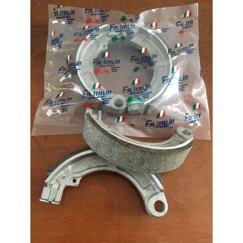 ผ้าเบรคหลัง AZ150 Ring 8 Vespa Super PS Vesparaffia