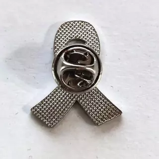 เข็มกลัดริบบิ้นสีดำ เข็มกลัดติดอก โบว์สีดำไว้อาลัย พร้อมส่งในไทย