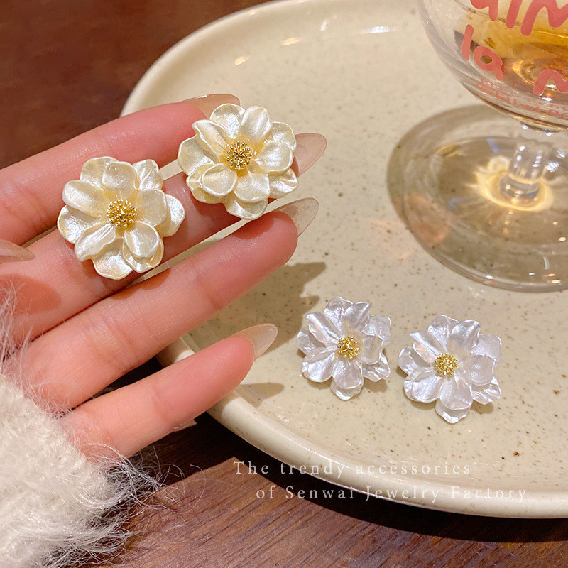 ต่างหูแฟชั่น Classy ต่างหู Camellia หรูหราหญิง Niche ต่างหูเครื่องประดับ