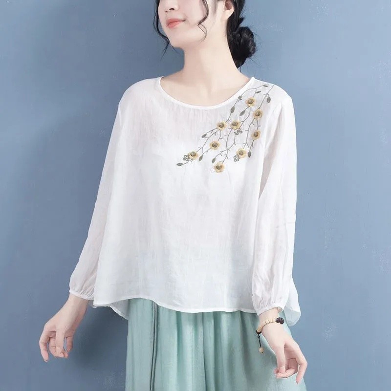 Yueyue YY สินค้าใหม่เปิดตัวผ้าฝ้ายผ้าลินินปักรอบคอแขนยาวเสื้อยืดผู้หญิง Commuter Retro วรรณกรรมหลวมส