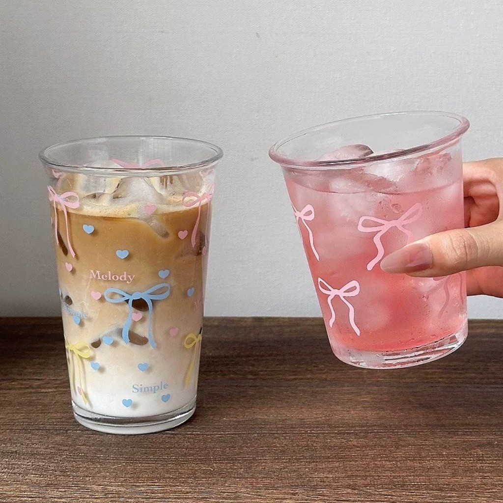 น่ารักสีชมพูโบว์หันขึ้นขอบแก้วกาแฟ350มิลลิลิตรแก้วดื่มมูลค่าสูงสําหรับสํานักงาน,ถ้วยนมถ้วยน้ําผลไม้ถ้วยอาหารเช้าที่มีฝาปิดช้อน,สาวนักเรียนอินฟลูเอนเซอร์สไตล์เดียวกัน