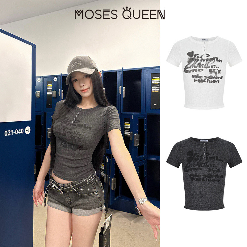 MOSESQUEEN تيشيرت نسائي بطباعة غرافيتي — صورة 3