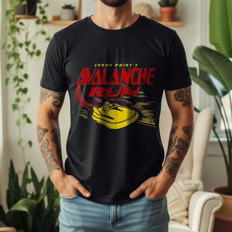 2026 เสื้อยืดโอเวอร์ไซส์ลายกราฟิก Avalanche Run ผ้าฝ้าย 100% ลายรถไฟเหาะธีม Avalanche Run แขนสั้น