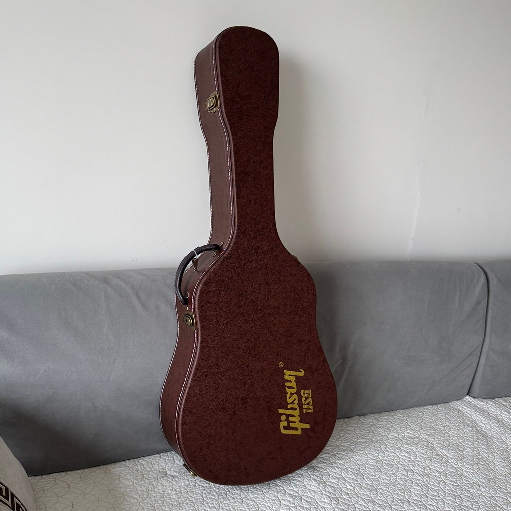 Gibson Gibson J45 Hummingbird Pigeon 137 ซม.กีตาร์ High-End Retro สไตล์สีน้ําตาลเปียโนล็อคกรณีเปียโน